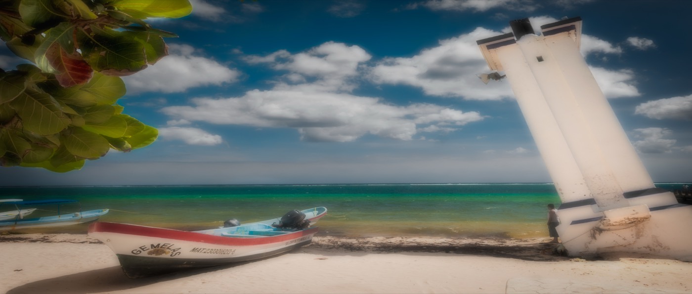 Puerto Morelos leaning lighthouse and beach